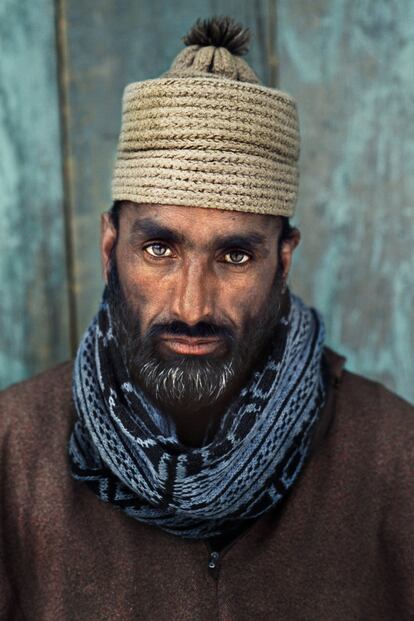 Las fotografías que se exponen en Madrid son un resumen de las cuatro décadas de trabajo de McCurry, nacido en Filadelfia en 1950.