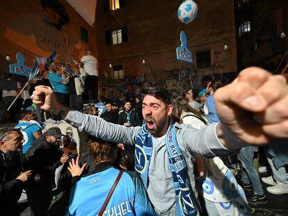 Fans of SSC Napoli gathering at the Largo Maradona in the Quartieri Spagnoli district on May 4, 2023 in Naples to watch a live broadcast of a potentially decisive match between Udinese and Napoli played in Udine, react after Napoli scored an equalizer, anticipating the celebration of the club's Italian champions "Scudetto" title, as Napoli is to play a potentially decisive match in Udine. - Napoli has been waiting 33 years to be named Italian champions, and a potentially decisive game on May 4 against Udinese in Udine may secure the title. (Photo by Alberto PIZZOLI / AFP)