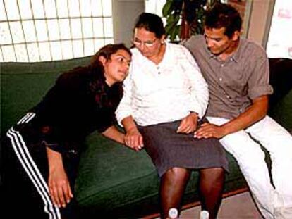 Teresa Moreno, Tany, con sus hijos Pedro y Carmen en octubre del año pasado.