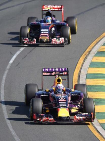 Carlos Sainz persigue a Ricciardo
