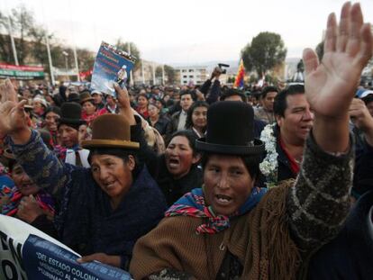 Simpatizantes del presidente Evo Morales marchan en La Paz.