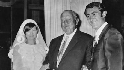 Pirri y Sonia Bruno, fotografiados el día de su boda junto a Santiago Bernabéu