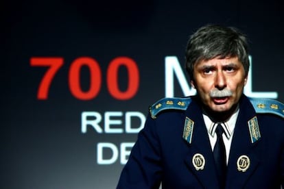 Oriol Grau da vida a un veterano general en 'Bildelberg Club Cabaret'