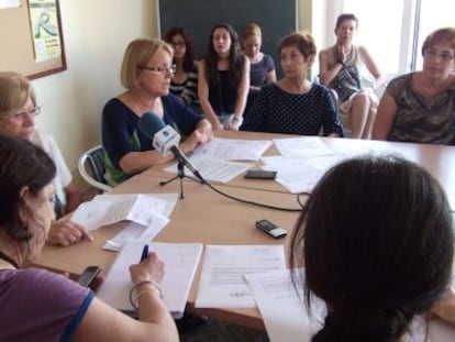 Representantes de las asociaciones de mujeres, ayer durante la rueda de prensa en Valencia.