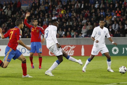 Welbeck marca el gol del empate de Inglaterra.