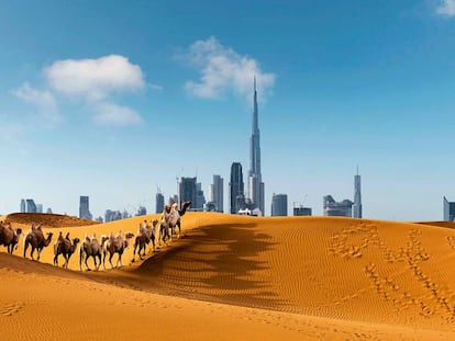 Burj Khalifa, o mais alto dos arranha-céus, destaca-se no horizonte da cidade de Dubai, nos Emirados Árabes Unidos.