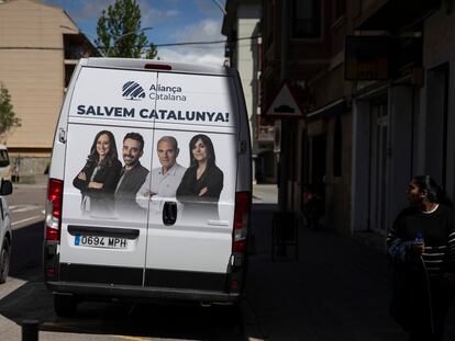 Una furgoneta de Aliança Catalunya de las elecciones catalanas del pasado 12 de mayo.