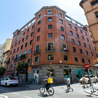 DVD 1273 (04/07/25) Edificio de la calle de Toledo 77, tiene 10 pisos tirísticos que han sido cerrdsos por orden judicial © Claudio Álvarez