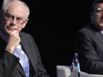 El presidente del Consejo Europeo, Herman van Rompuy, y el presidente de la Comisi&oacute;n, Jos&eacute; Manuel Dur&atilde;o Barroso.