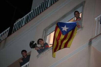 Vecinos del barrio de Sants protestando.