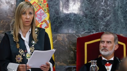 MADRID, 05/09/2024.-El rey Felipe (d), y la presidenta del CGPJ Isabel Perelló, en el Tribunal Supremo este jueves donde se celebra el acto de apertura del año judicial con un Consejo General del Poder Judicial renovado tras más de un lustro de bloqueo y con la primera presidenta en toda su historia.-EFE/ J.J. Guillén POOL
