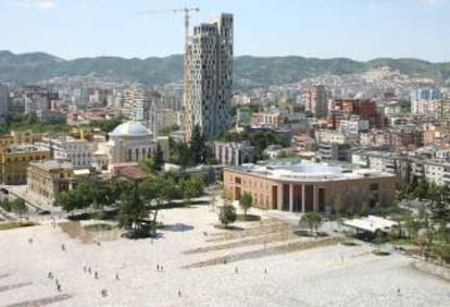Plaza en Tirana. La reconquista de 100.000 metros cuadrados de la plaza Skanderbeg de la capital albanesa acaba de ganar el Premio Europeo de Espacio Público.
