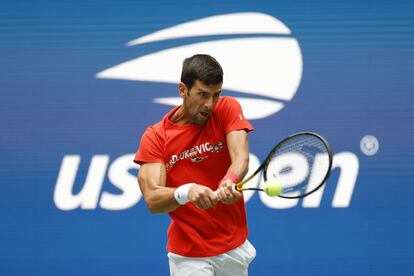 Djokovic golpea la pelota durante un entrenamiento de esta semana en Nueva York.