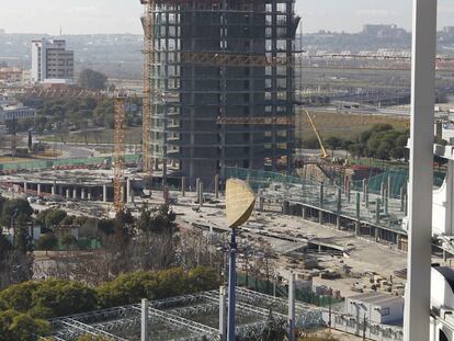 Obras de construcción de la Torre Pelli.