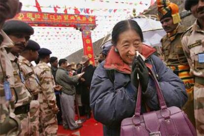 Una comerciante china después de cruzar al lado indio del paso fronterizo de Nathu La.