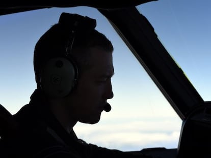 Un pilot neozelandès sobrevola l'oceà Índic.