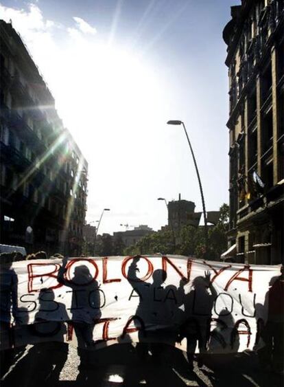 Cabeza de la manifestación en la calle de Pelai, en Barcelona.