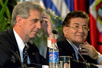 Los presidentes de Uruguay, Tabaré Vazquez y de Paraguay, Nicanor Duarte, durante la Cumbre del Mercosur.