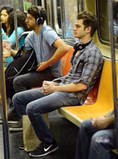 Andrew Garfield.

El metro de Nueva York puede dar muchas alegrías. Nunca sabes a qué famoso te puedes encontrar entre la multitud.