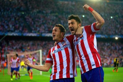 Koke celebra el 1 a 0 con Villa 