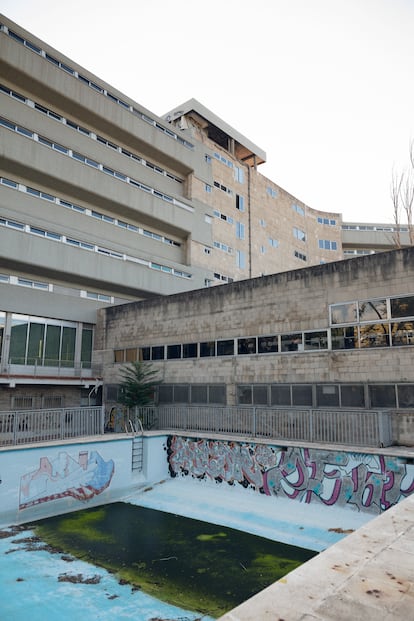 Vista de la piscina del Colegio Mayor. 