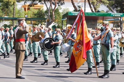 El rey Felipe V, durante el desfile por el centenario de la Legión, en Almería, el pasado mes de septiembre.
