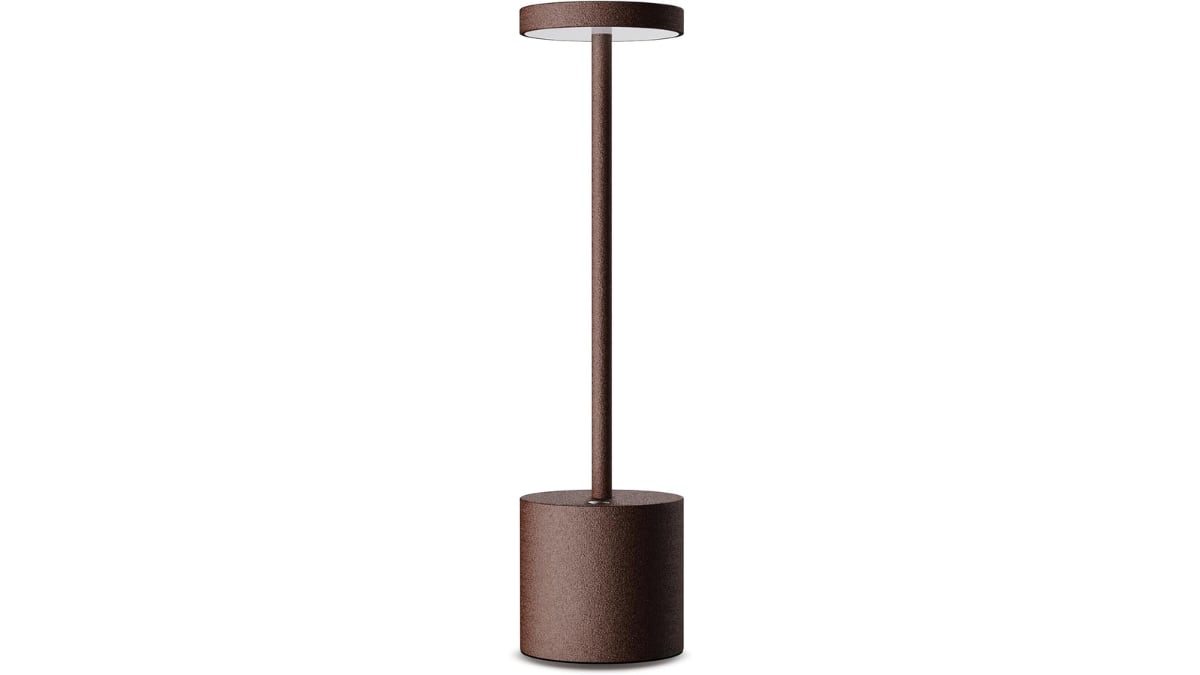 Esta lámpara tiene un diseño minimalista.