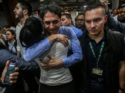 El alcalde de Medellín, Daniel Quintero, celebra el triunfo de Gustavo Petro en las elecciones presidenciales del 19 de junio, en Medellín.