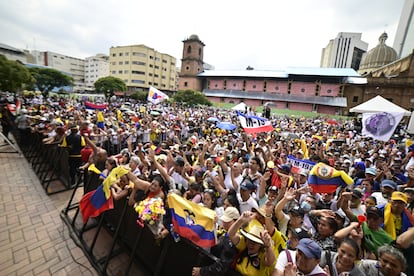Asistentes a la Gran Concentración por la Paz y la Democracia en Cali.