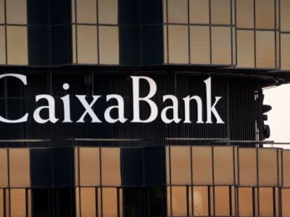 Caixabank gana el 9,9% menos, aunque supera lo estimado por el mercado