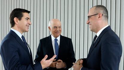 Carlos Torres Vila, Francisco González y Onur Genç en el consejo del BBVA.