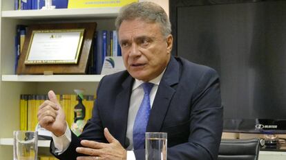 O senador Álvaro Dias, em seu gabinete, em Brasília.