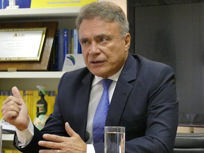 O senador Álvaro Dias, em seu gabinete, em Brasília.