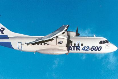 El avión, tipo <i>ATR</i>, intentaba realizar un aterrizaje de emergencia. En la foto, aparato similar al siniestrado.