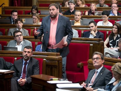 Oriol Junqueras interviene en el Parlamento catal&aacute;n en presencia de Artur Mas.
