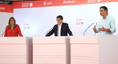 Los candidatos a liderar el PSOE, Susana Díaz, Patxi López y Pedro Sánchez, se enfrentan en el debate.