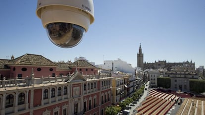 Una de las cámaras instaladas para esta Semana Santa en Sevilla.
