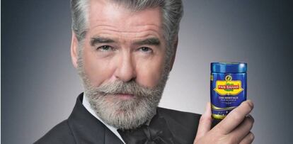 Pierce Brosnan en el anuncio de Pan Bahar.