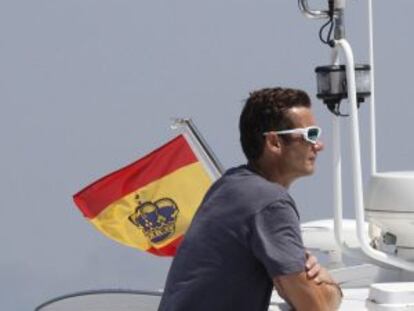 Urdangarin observa la Copa del Rey de vela en Palma en 2011.