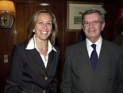 Jos&eacute; Jim&eacute;nez Villarejo junto a su hija, la diputada socialista Trinidad Jim&eacute;nez. 