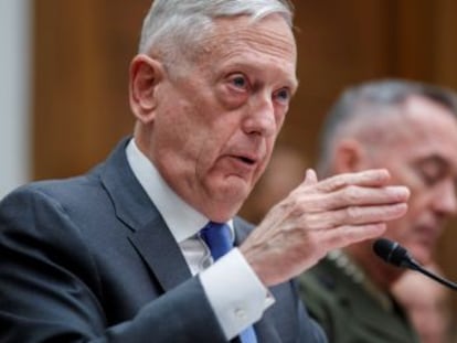 El secretario de Defensa, Jim Mattis, enmienda a Trump y afirma ante el Congreso que “aún no se ha tomado una decisión” sobre la intervención en Siria