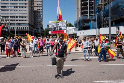 Manifestación en la plaza de Colón de Madrid en contra de los indultos, este domingo.