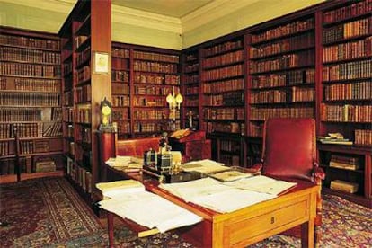 El despacho plagado de libros de la Casa Museo Pushkin (San Petersburgo), donde el poeta murió desangrado.