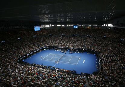 Vista panorámica de La Arena Rod Laver donde se celebra la final masculina del Open de Australia entre el suizo Roger Federer y el croata Marin Cilic, el 28 de enero de 2018.