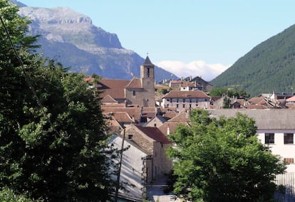 Hecho, uno de los pueblos más auténticos del Pirineo aragonés.