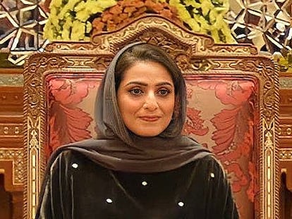 La primera dama de Omán, Ahad Bint Abdullah Bin Hamad al Busaidi, esposa del sultán Haitham, en su presentación en sociedad en octubre.