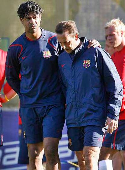 Rijkaard, con su segundo, Neeskens, en el entrenamiento de ayer.