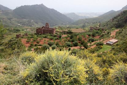 Restos del monasterio de finales del siglo XVII en el desierto de Las Palmas castellonense.