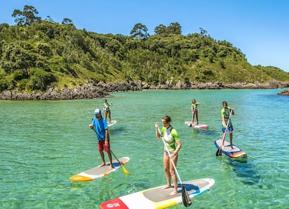 Paddle surf en Barro, parroquia del concejo de Llanes (Asturias).