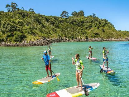 Paddle surf en Barro, parroquia del concejo de Llanes (Asturias).